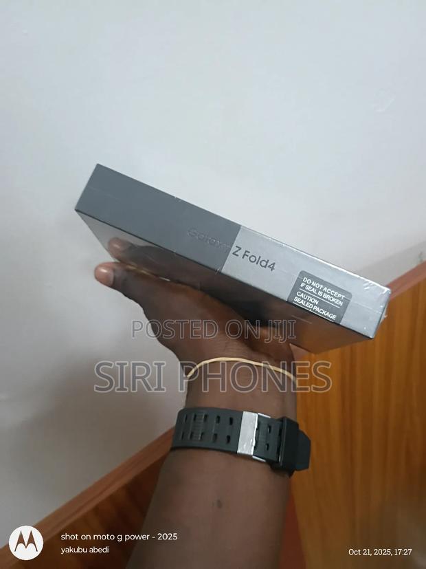 New Samsung Galaxy Z Fold4 256 GB Gray · Photo 2