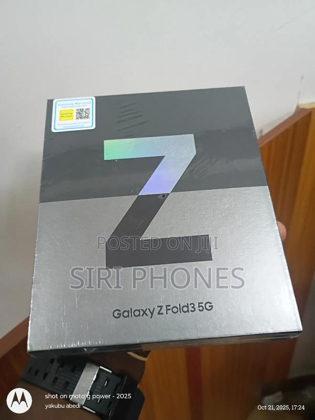 New Samsung Galaxy Z Fold 3 256 GB Black · Photo 2