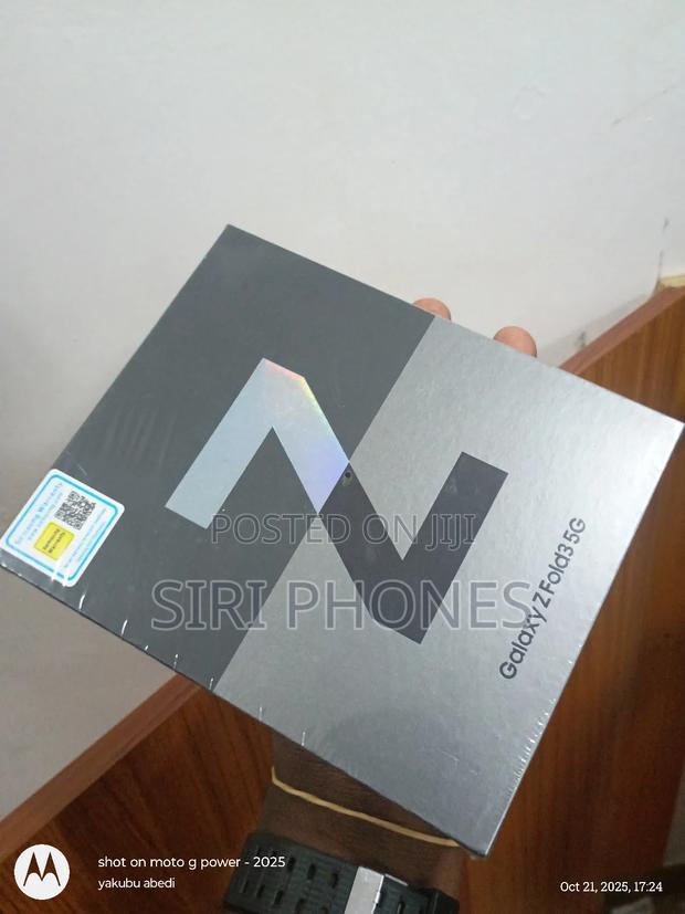 New Samsung Galaxy Z Fold 3 256 GB Black · Photo 1