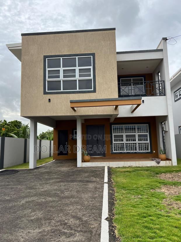 4bdrm House in Lake Side Estate for sale · Photo 1
