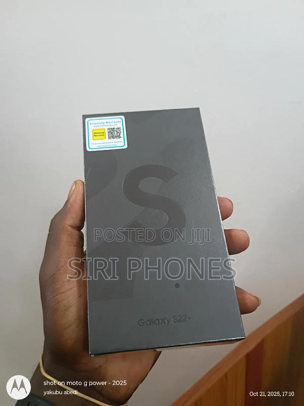 New Samsung Galaxy S22+ 5G 256 GB Black · Photo 1