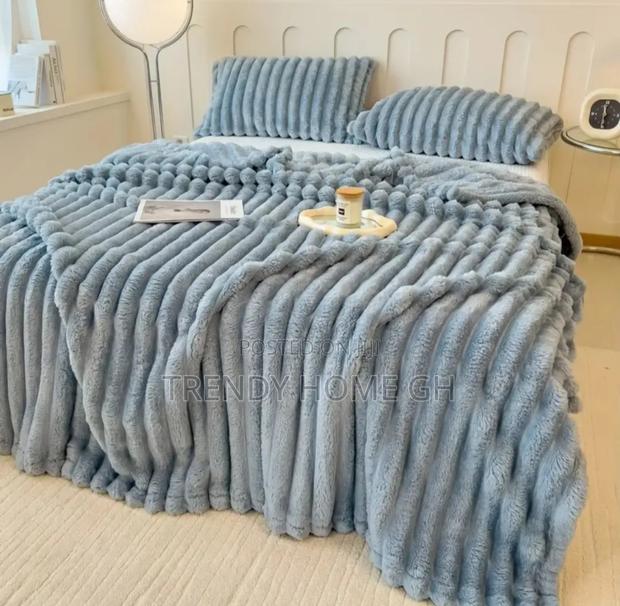 Super Soft Cozy Blanket Stay Warm Comfy · Photo 5