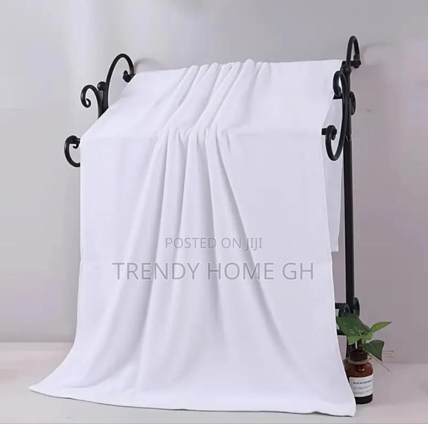 Luxury Hotel White Towel Soft, Thick Absorbent · Photo 2