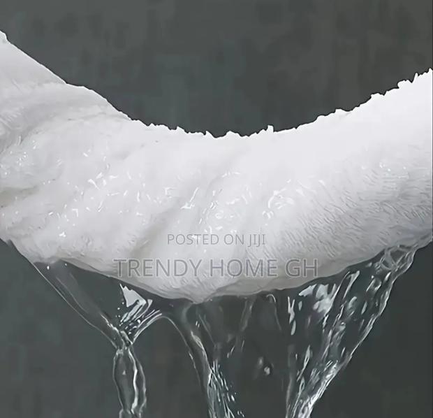 Luxury Hotel White Towel Soft, Thick Absorbent · Photo 3