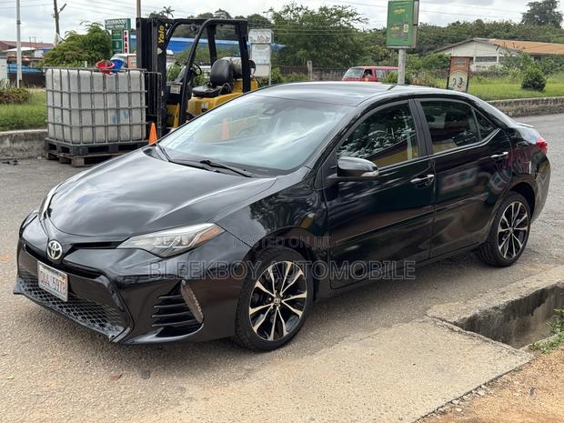 Toyota Corolla SE Special Edition 4dr Sedan (1.8L 4cyl CVT) 2017 Black · Photo 3