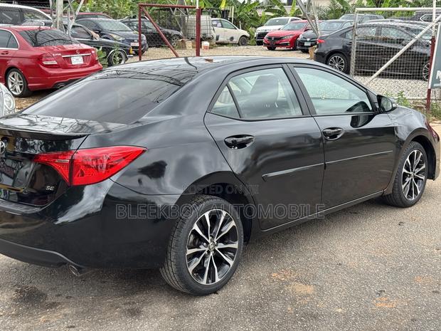 Toyota Corolla SE Special Edition 4dr Sedan (1.8L 4cyl CVT) 2017 Black · Photo 4