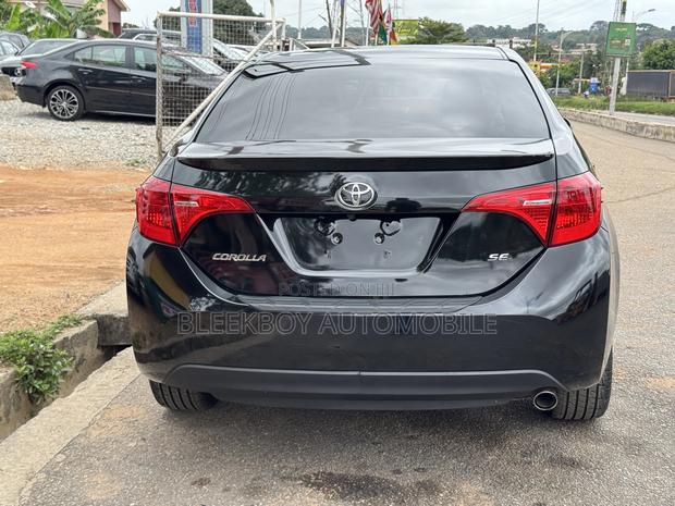 Toyota Corolla SE Special Edition 4dr Sedan (1.8L 4cyl CVT) 2017 Black · Photo 5