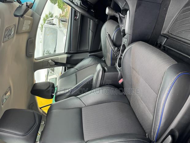 Toyota Corolla SE Special Edition 4dr Sedan (1.8L 4cyl CVT) 2017 Black · Photo 7
