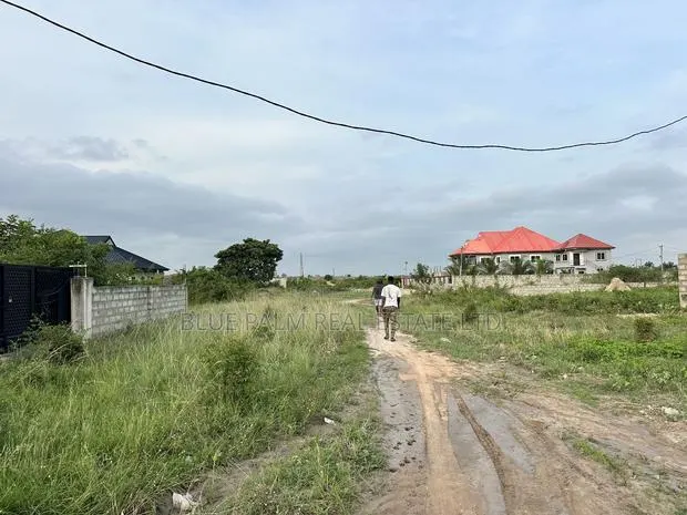Owning a Plot Here Is a Must · Photo 1