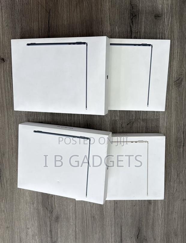 New Apple MacBook Air 2025 M4 13-inch 16GB Intel Core i7 SSD 256GB · Photo 3