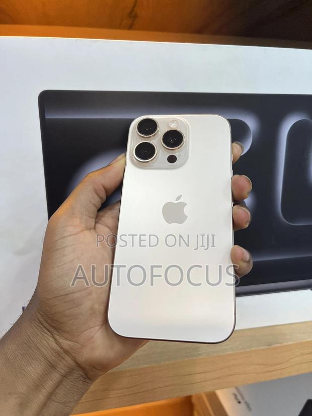 Apple iPhone 16 Pro 128 GB Gold · Photo 5