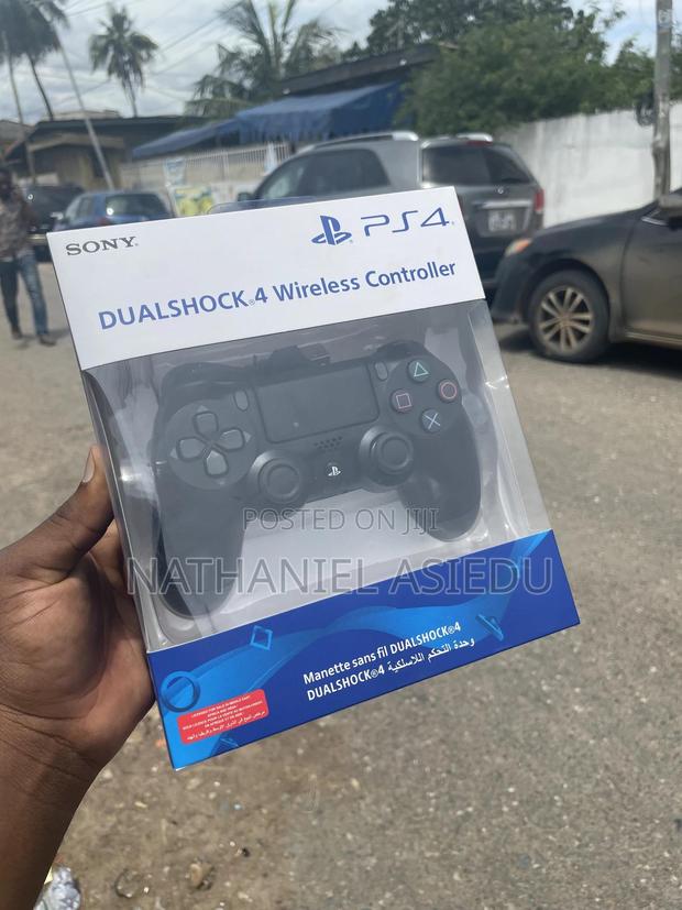 Sony Dualshock 4 Wireless Controller for the Playstation 4 · Photo 1