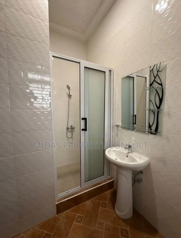 5bdrm House in Lakeside Estates for sale · Photo 2