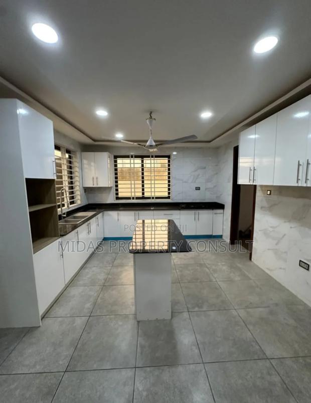 5bdrm House in Lakeside Estates for sale · Photo 3