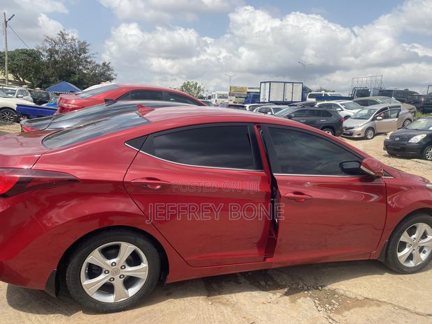 Hyundai Elantra Limited Sedan FWD (1.8L 4cyl 6A) 2016 Red · Photo 2