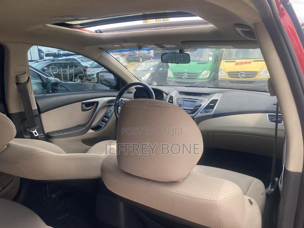 Hyundai Elantra Limited Sedan FWD (1.8L 4cyl 6A) 2016 Red · Photo 4