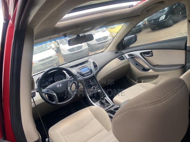 Hyundai Elantra Limited Sedan FWD (1.8L 4cyl 6A) 2016 Red · Photo 5