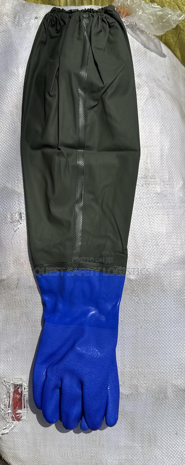 Long Chemical Resistant Hand Gloves · Photo 1