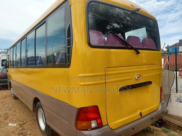 Hyundai County 2012 Yellow · Photo 2