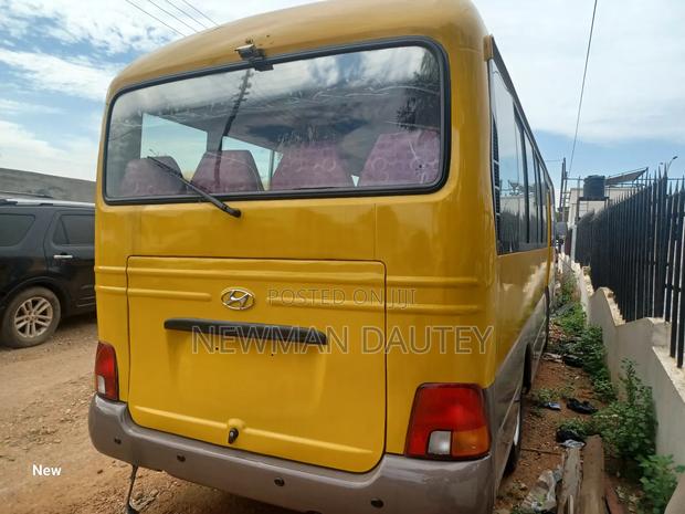 Hyundai County 2012 Yellow · Photo 3