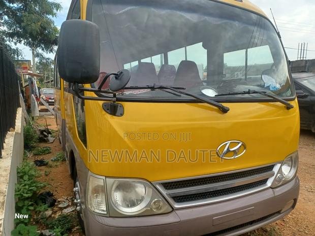 Hyundai County 2012 Yellow · Photo 4