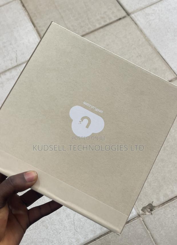 Ubiquiti U7 Lite Ceiling-Mounted Wifi 7 Access Point · Photo 1