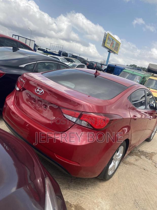 Hyundai Elantra Limited Sedan FWD (1.8L 4cyl 6A) 2016 Red · Photo 3