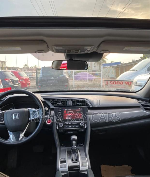 Honda Civic EX Hatchback 2019 Gray · Photo 5