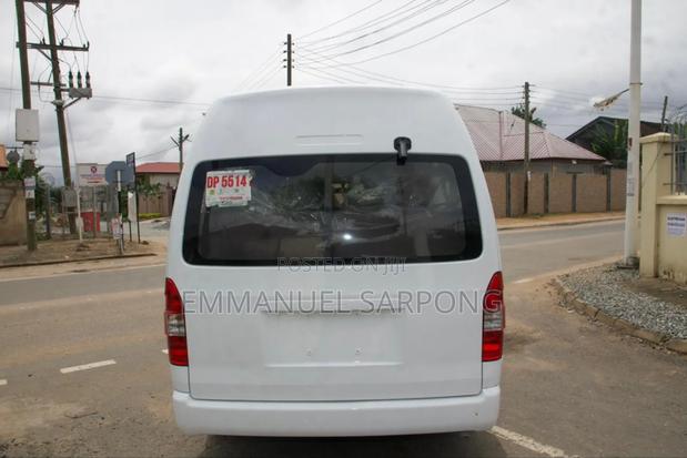 Toyota HiAce 2013 White · Photo 6