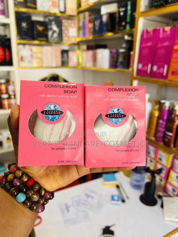 Clear Essence Complexion Soap · Photo 1
