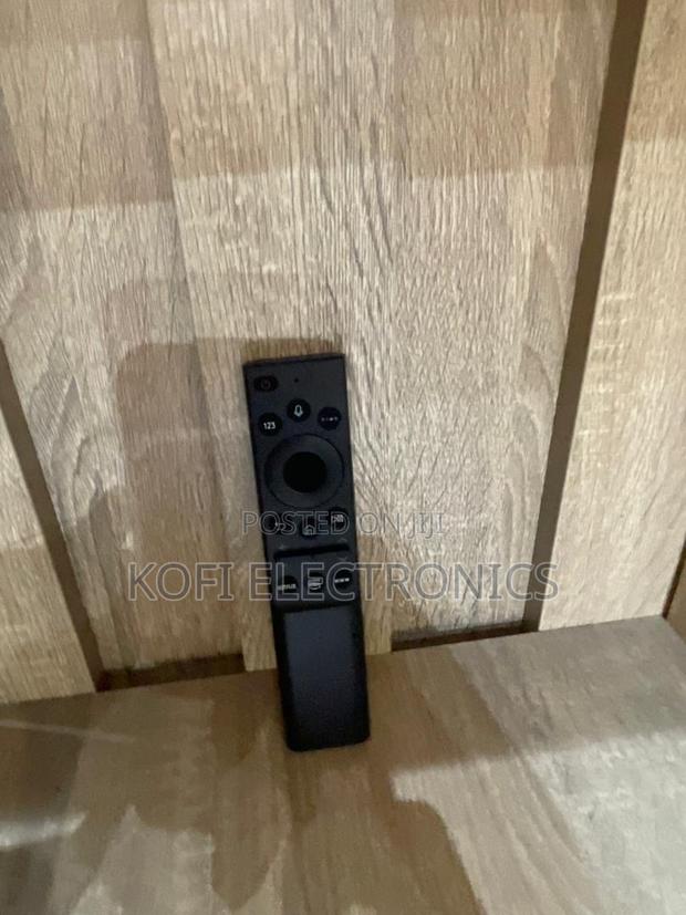 Ergonomic Minimalist One Remote · Photo 1