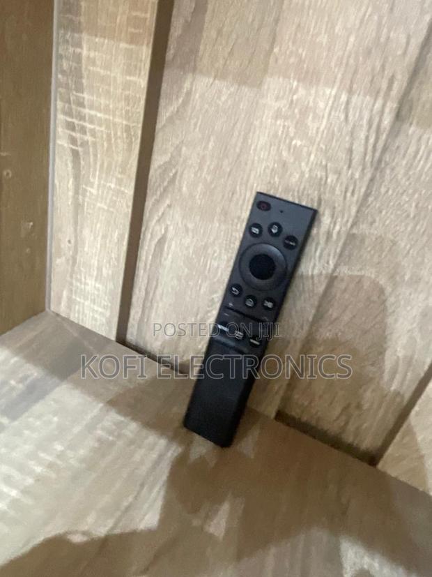 Compact Stylish Smart Hub Remote · Photo 1