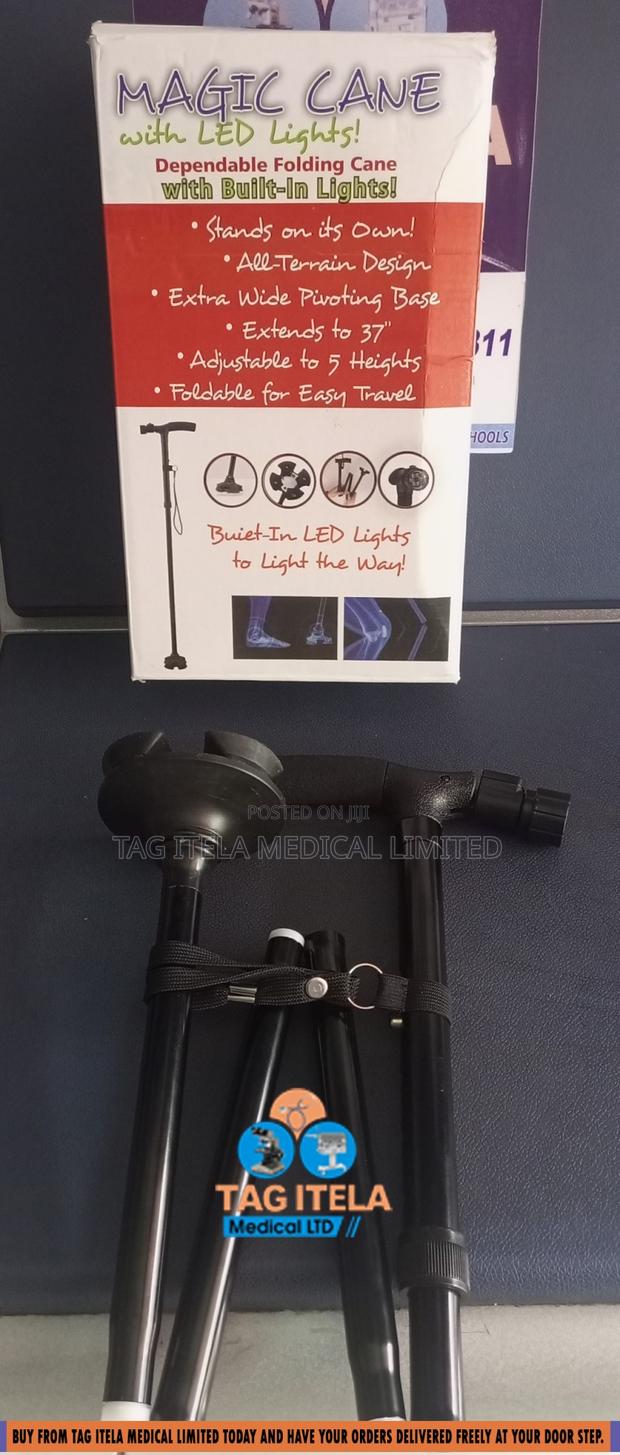 Walking Stick With Light/4legs (Foldable) · Photo 1