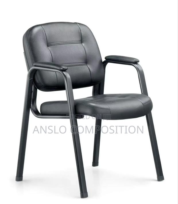 Seatable Waiting Chair · Photo 1