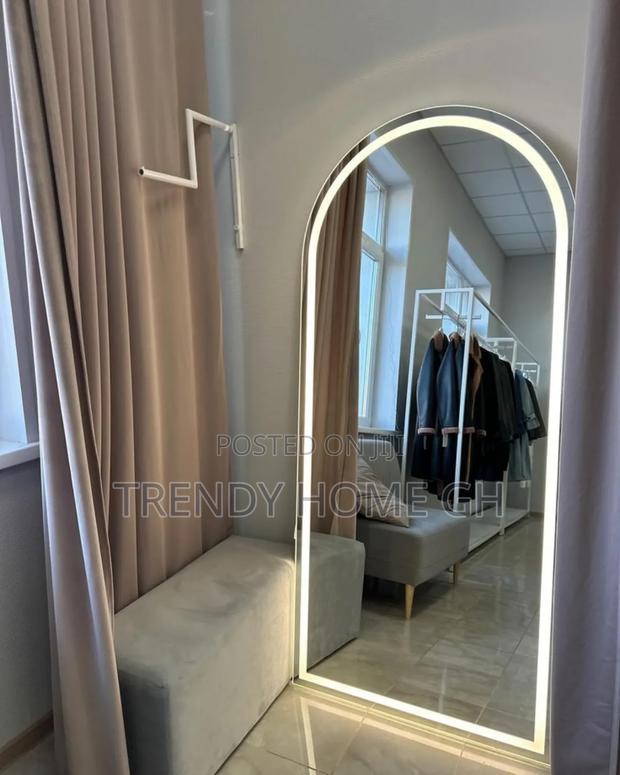 Luxury Led Dressing Mirror With Stand Shine While You Slay · Photo 3
