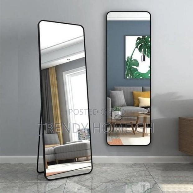 Modern Dressing Mirror With Stand Perfect for Bedroom Boutique · Photo 2