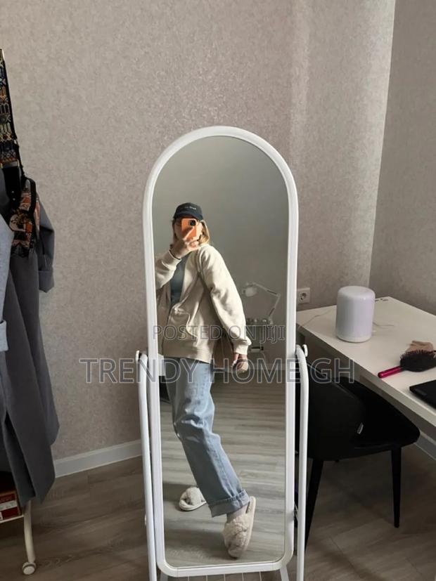 Modern Dressing Mirror With Stand Perfect for Bedroom Boutique · Photo 2