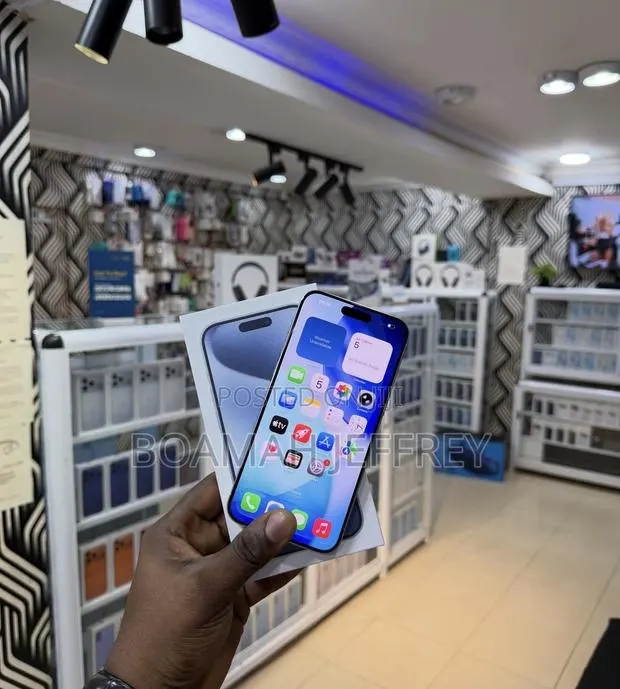 Apple iPhone 15 Pro Max 256 GB White · Photo 2
