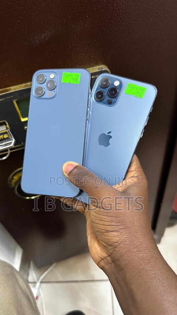 Apple iPhone 12 Pro 256 GB Gray · Photo 1