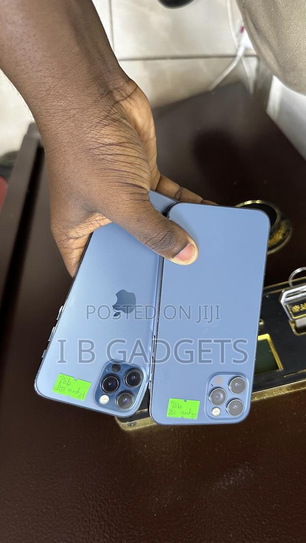 Apple iPhone 12 Pro 256 GB Gray · Photo 2