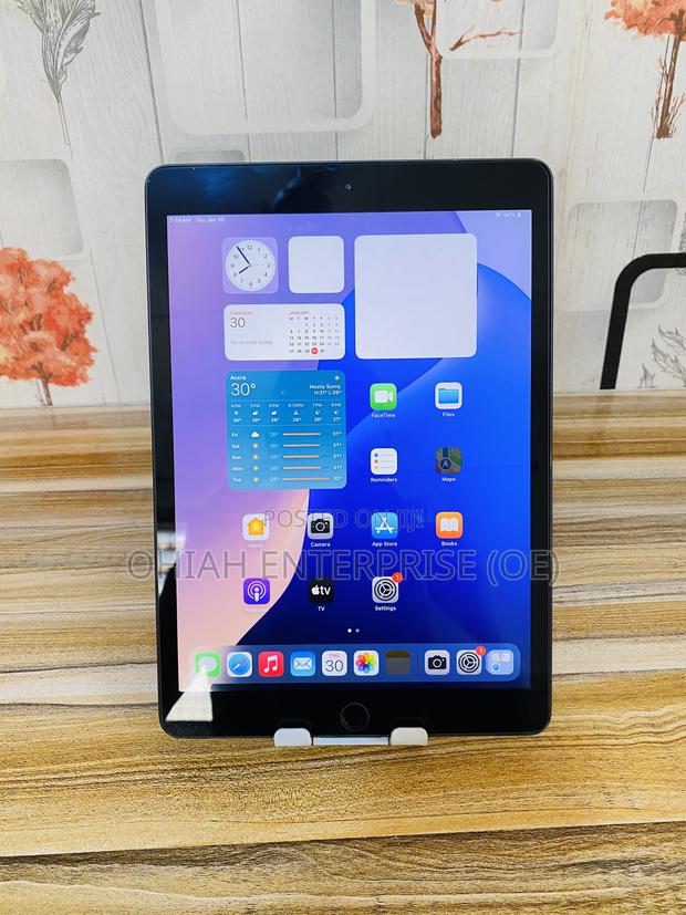 Apple iPad 10.2 (2021) 64 GB Silver · Photo 1
