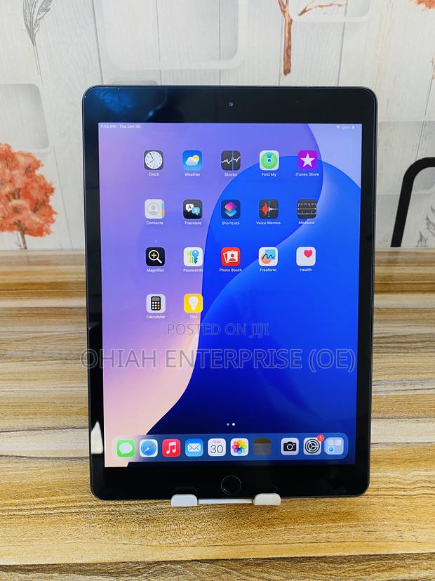 Apple iPad 10.2 (2021) 64 GB Silver · Photo 2