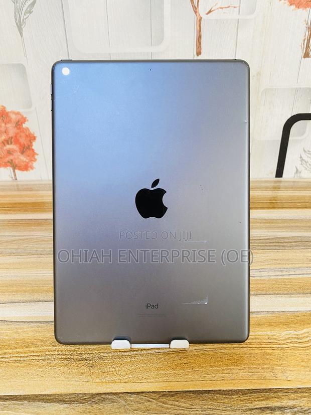 Apple iPad 10.2 (2021) 64 GB Silver · Photo 3
