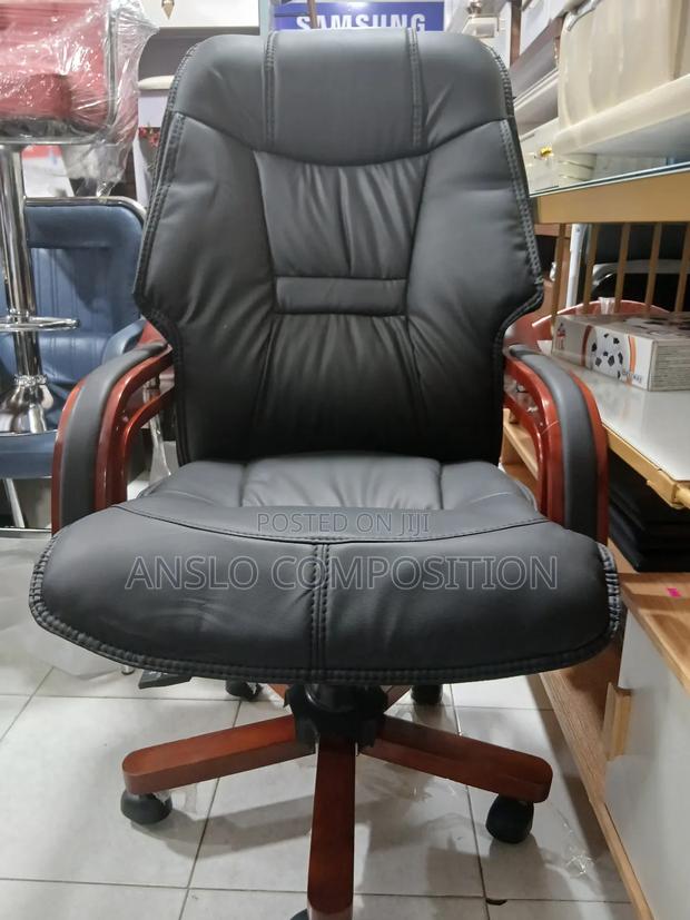 Directors Special Swivel Chair · Photo 1