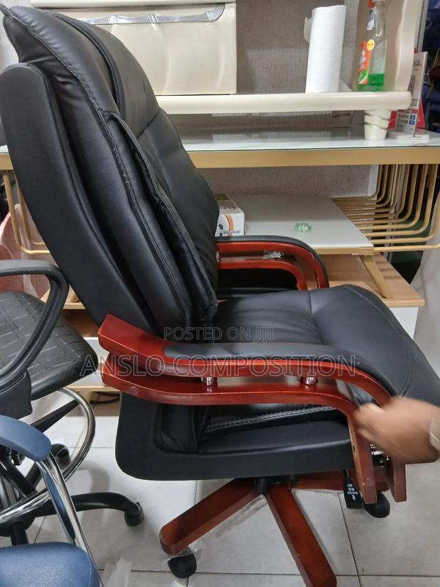 Directors Special Swivel Chair · Photo 2
