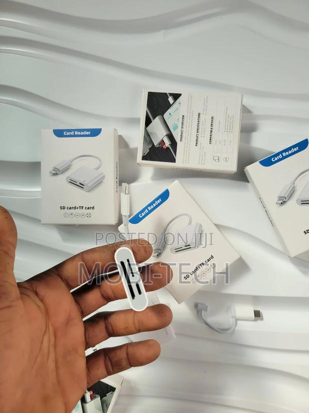 3-in-1 Card Reader With a Lightning Connector · Photo 1