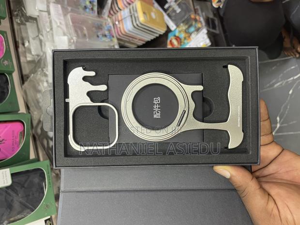 Drip-Style Magnetic Phone Case for 16 Pro Max · Photo 1