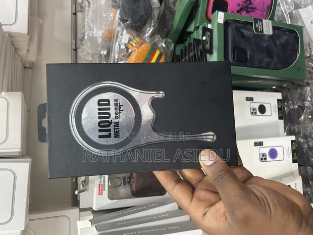 Drip-Style Magnetic Phone Case for 16 Pro Max · Photo 3