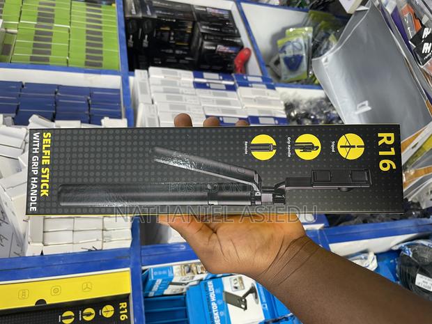 Selfie Stick With Grip Handle. · Photo 1