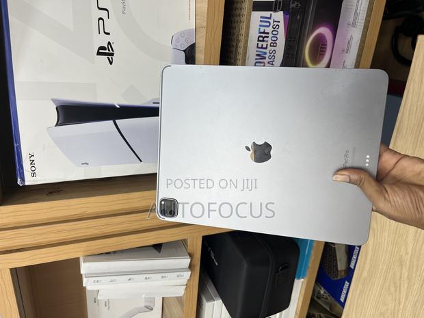 Apple iPad Pro 12.9 (2022) 512 GB Gray · Photo 6